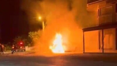 Muğla’nın Dalaman ilçesinde, park halindeki bir elektrikli araçta meydana gelen