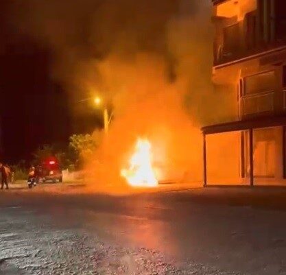 Muğla’nın Dalaman ilçesinde, park halindeki bir elektrikli araçta meydana gelen