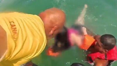 Karasu ilçesinde denizde akıntıya kapılarak boğulma tehlikesi geçiren 15 yaşındaki
