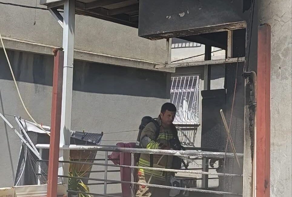 Defne ilçesinde bir evde çıkan yangın, hızlı müdahale sayesinde can