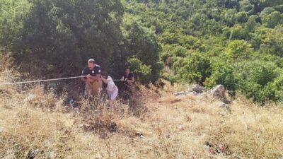 Hatay’da bir vatandaş, Defne ilçesi Seyir Tepesi’nde uçurumdan aşağıya doğru