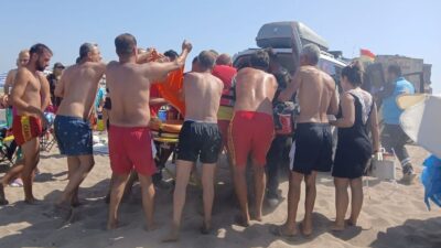 Sakarya’nın Karasu ilçesinde bir adam denizde yüzerken ani bir kalp