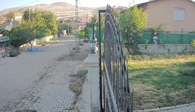 Malatya’nın Battalgazi ilçesinde meydana gelen 5 büyüklüğündeki deprem esnasında yaşanan