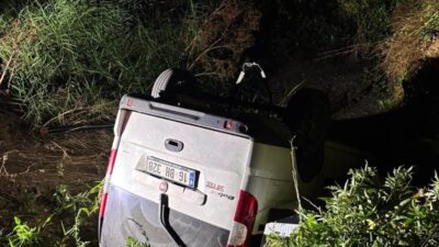 Bursa’nın İnegöl ilçesinde yaşanan trafik kazasında kontrolü kaybeden bir hafif