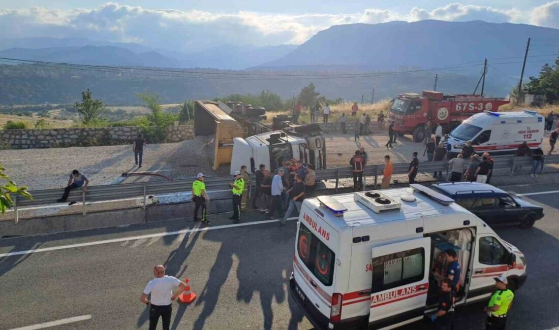 Karabük’ün Safranbolu ilçesinde, çakıl yüklü bir tırın kontrolden çıkıp devrilmesi