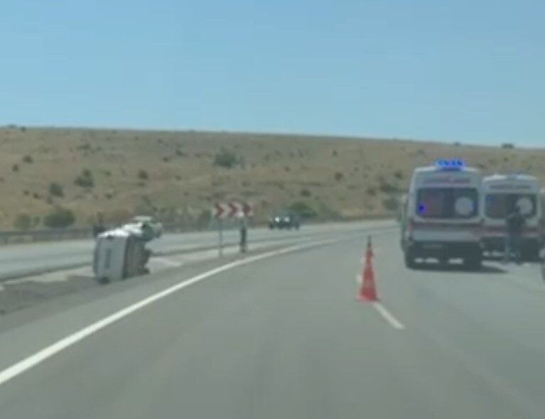 Afyonkarahisar’ın Şuhut ilçesine bağlı Halımoru köyü yakınlarında meydana gelen trafik