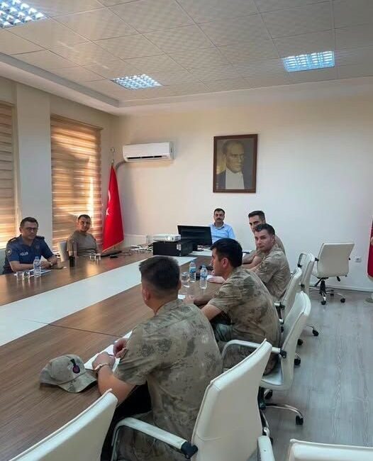 Dicle İlçe Kaymakamı Mustafa Atış’ın başkanlığında, ilçedeki huzur ve güvenin