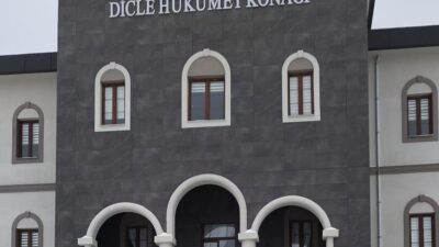 Dicle ilçesinde uyuşturucu satıcılarıyla mücadele devam ediyor. Dicle Kaymakamlığı tarafından