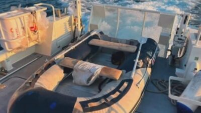 Didim ilçesinde, bir motorlu yatın arkasından koparak denizde sahipsiz bir