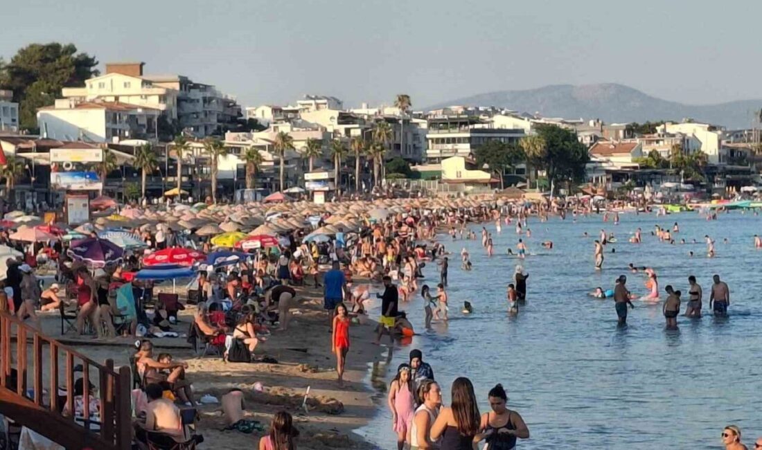 Didim İlçesi’nde vatandaşlar, sıcak havadan bunalınca sahillere akın etti. Aydın’ın