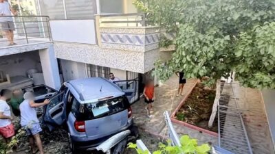 Didim ilçesinde meydana gelen bir trafik kazasında, sürücü kontrolünü kaybederek