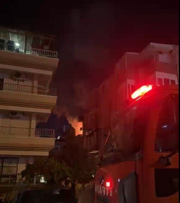 Didim’de gece yarısı bir apartman dairesinde meydana gelen yangın, ekiplerin