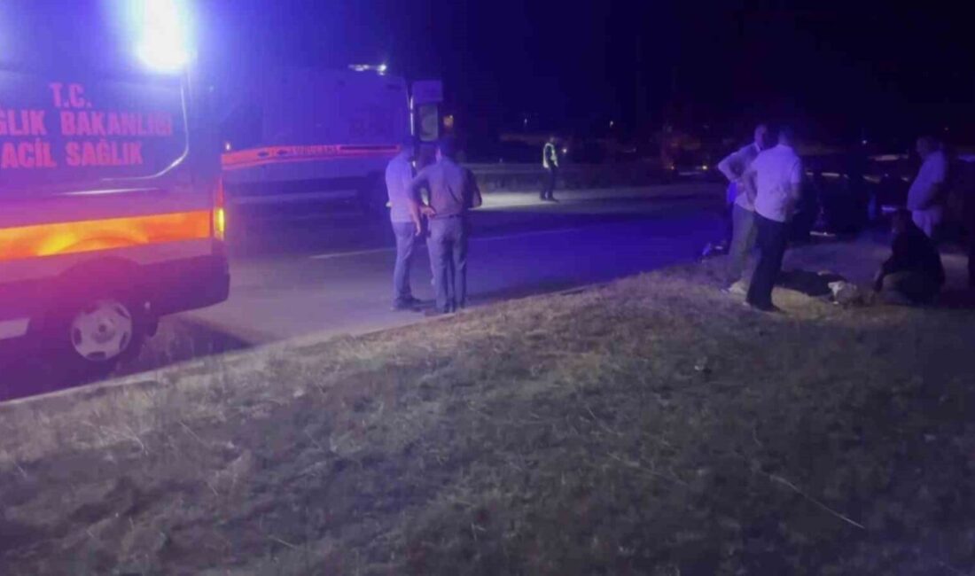 Turhal ilçesinde meydana gelen trafik kazasında, gece saatlerinde 9 kişi