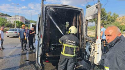 Karabük’te bir diyaliz hastasını taşıyan hasta nakil aracı, seyir halindeyken