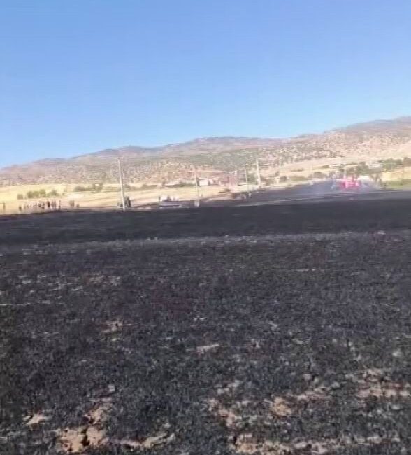 Diyarbakır’ın Silvan ilçesinde, biçilmiş 100 dönümlük tarım arazisi, çıkan yangın