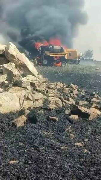 Diyarbakır’ın Lice ilçesinde meydana gelen olayda, bir biçerdöver aniden alev