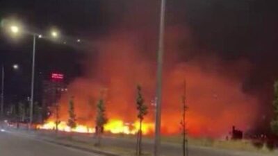 Diyarbakır’ın Kayapınar ilçesinde, kuru otların alev alması sonucu yangın çıktı.