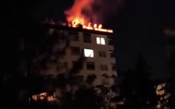 Diyarbakır’da, Gaziler semtinde bulunan 8 katlı bir apartmanın çatı katında