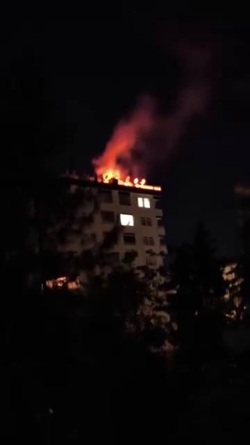 Diyarbakır’da, Gaziler semtinde bulunan 8 katlı bir apartmanın çatı katında