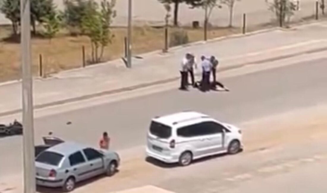 Silvan ilçesinde meydana gelen bir trafik kazasında motosikletin kontrolünden çıkarak