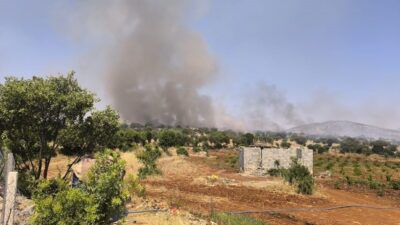 Dicle ilçesinde meydana gelen bir örtü yangınına müdahale edilmeye devam