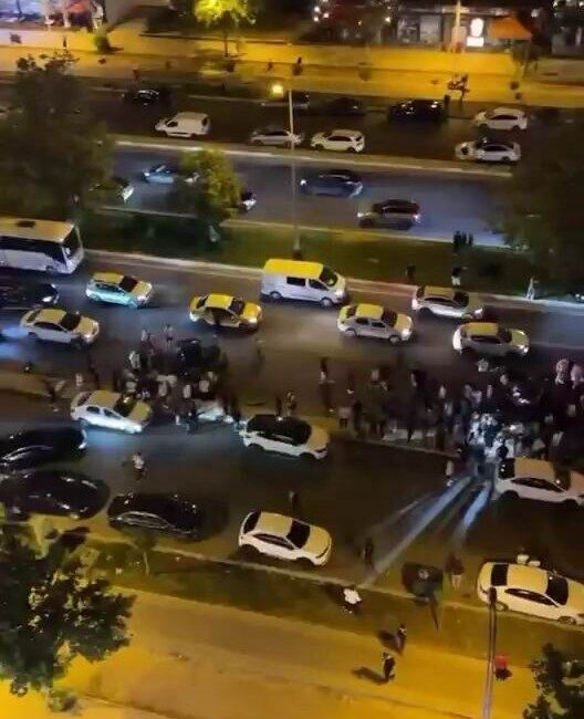 Diyarbakır’ın Kayapınar ilçesinde meydana gelen trafik kazasında, iki otomobilin çarpışması