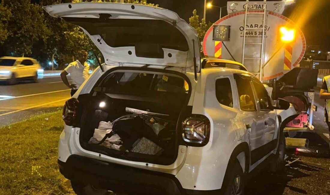 Çınar ilçesinde meydana gelen trafik kazasında, bir otomobilin sulama aracına