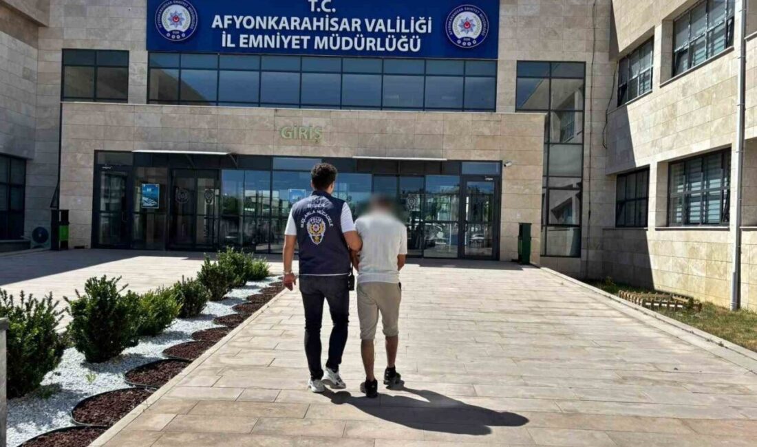 Afyonkarahisar’da, nitelikli dolandırıcılık suçundan aranan ve 4 yıl hapis cezası