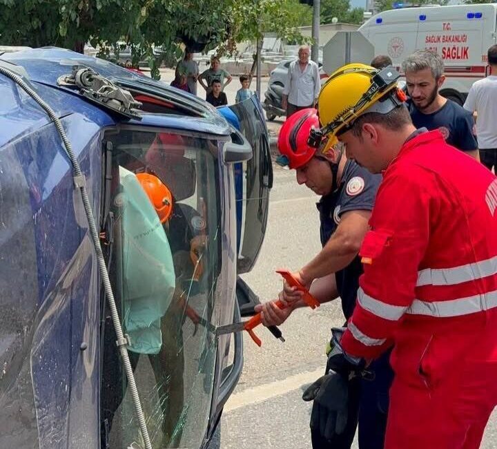 Hatay’ın Dörtyol ilçesine bağlı Çaylı Mahallesi’nde meydana gelen bir trafik