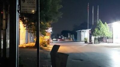 Bursa’da bir araç, cadde üzerinde uzun süre drift yaparak dikkat