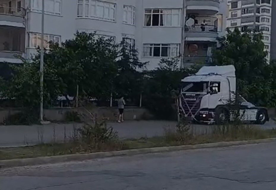 Adana’nın Kozan ilçesinde düzenlenen bir düğün konvoyunda gerçekleşen olayda, kent