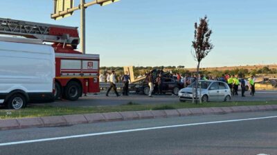 Melikgazi ilçesinde düğüne gitmek üzere konvoy halinde seyreden araçlardan biri,