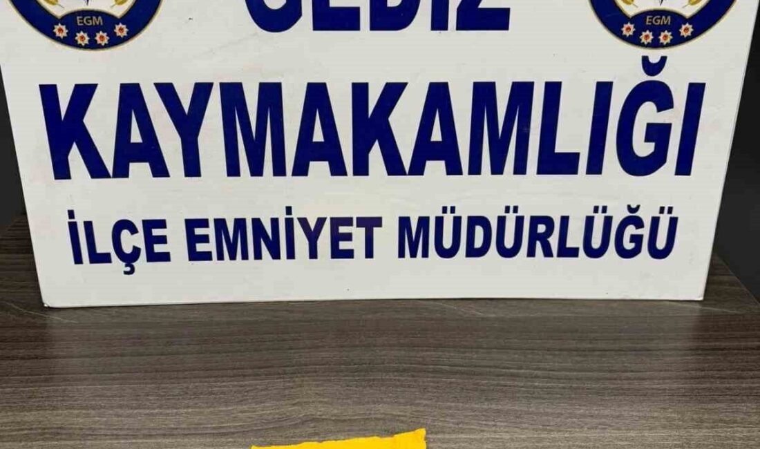 Gediz ilçesinde polis tarafından gerçekleştirilen operasyonda, 272 içimlik A4 kağıdına