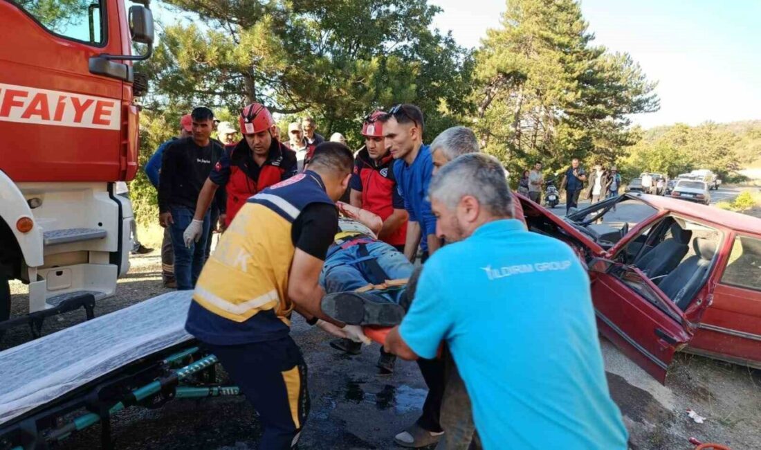Balıkesir’in Dursunbey ilçesinde meydana gelen trafik kazasında 3 kişi yaralandı.