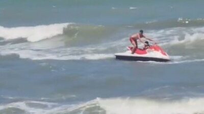 Akçakoca ilçesinde, denizde dalgalara kapılarak boğulma tehlikesi geçiren 3 kişi,
