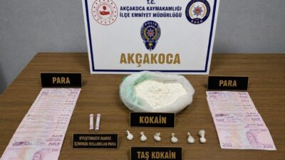 Akçakoca ilçesinde gerçekleştirilen uyuşturucu operasyonunda 4 şüpheliden biri tutuklandı. Akçakoca