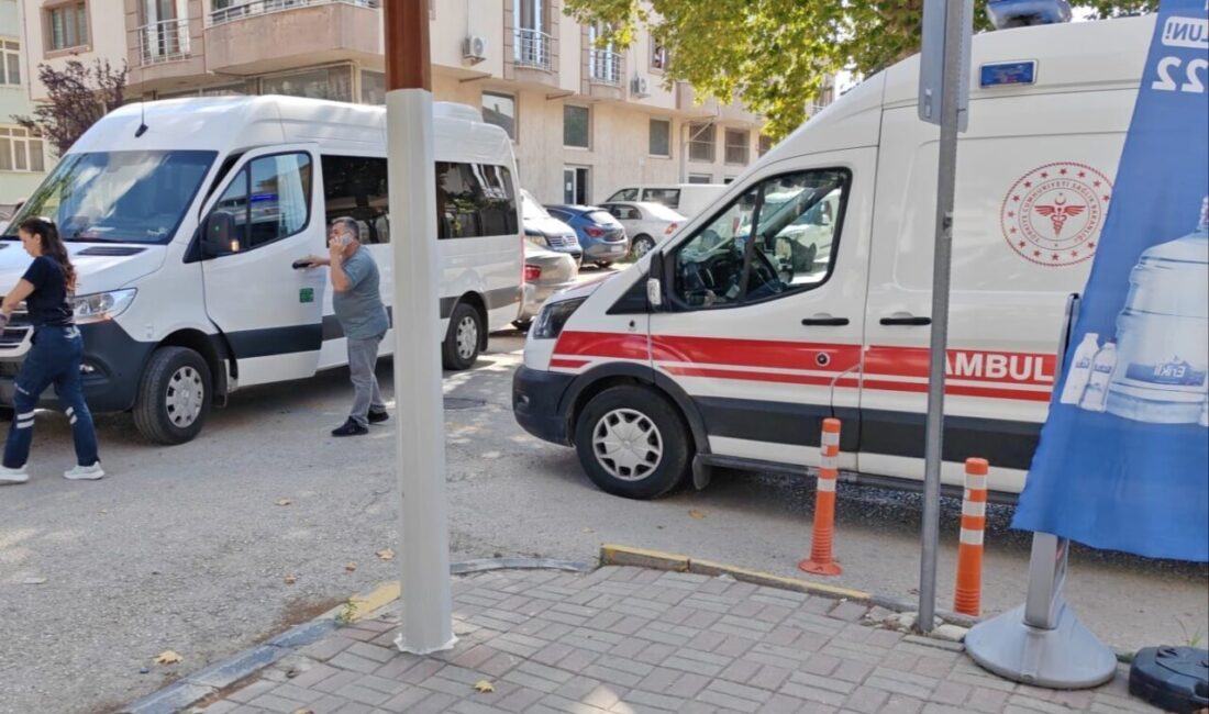 Keşan ilçesinde yaşanan trafik kazasında motosiklet sürücüsü minibüs ile çarpışarak