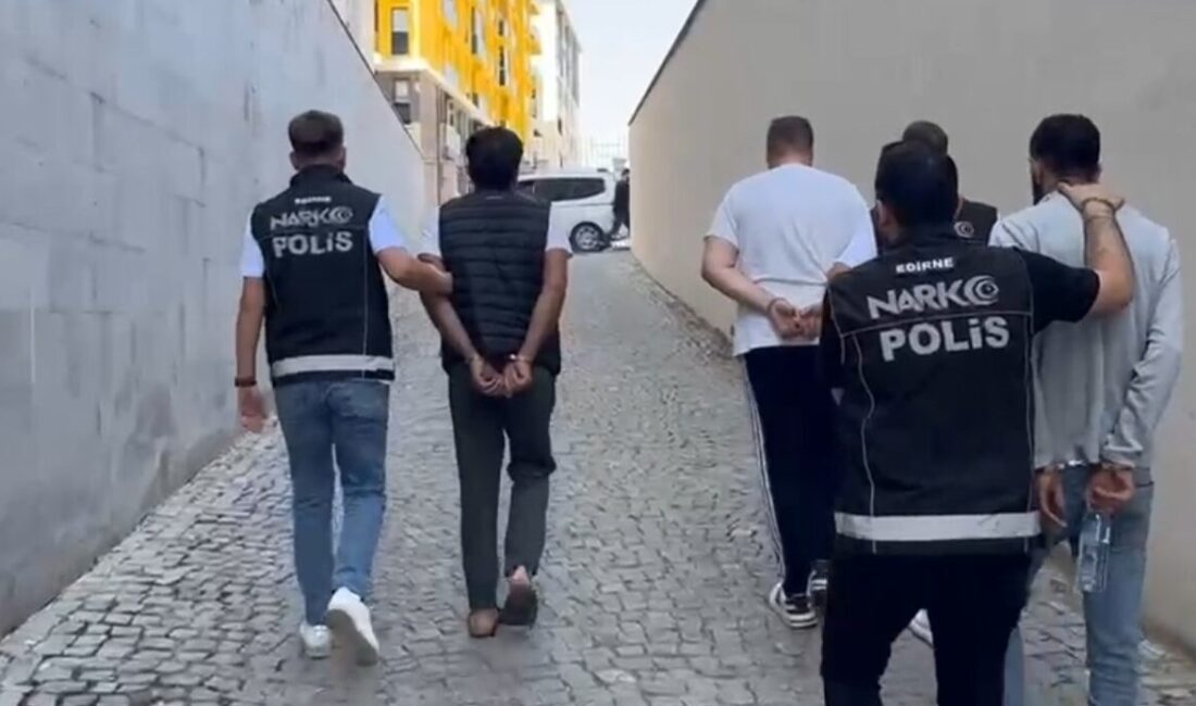 Edirne’de Narkotik Suçlarla Mücadele ekipleri, İstasyon Mahallesi’nde gerçekleştirdikleri operasyonda satışa