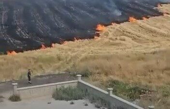 Elazığ’da çıkan yangınlar 19 farklı noktada kontrol altına alınarak söndürüldü.