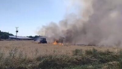 Elazığ’ın Akçakiraz Beldesi’nde meydana gelen arazi yangını, itfaiye ekipleri tarafından