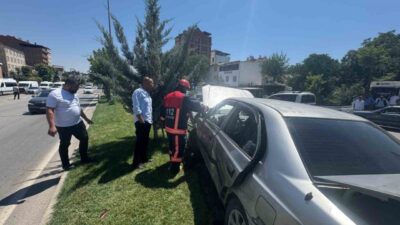 Elazığ’da meydana gelen trafik kazasında beton mikseri ile otomobil çarpıştı