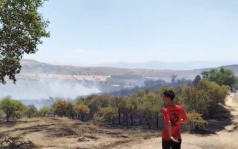 Elazığ’ın Sugözü Mahallesi’nde bilinmeyen bir sebepten dolayı çıkan yangın, ekiplerin