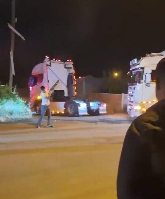 Elazığ’ın Yurtbaşı beldesinde, kimliği belirsiz bir şahıs düğün konvoyunun ardından