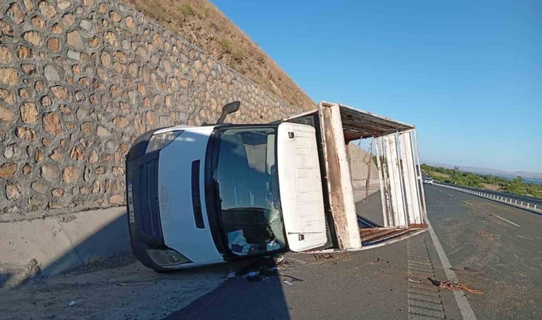 Elazığ’da meydana gelen bir trafik kazasında, kontrolden çıkarak yan yatan