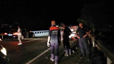 Elazığ’da, minibüs ile traktörün çarpışması sonucunda meydana gelen trafik kazasında