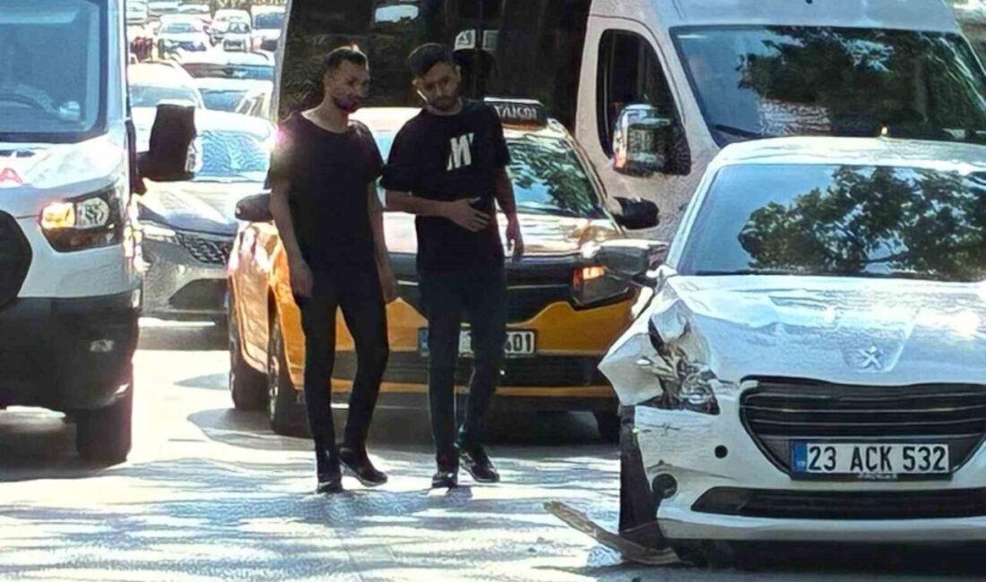 Elazığ’da meydana gelen trafik kazasında, Zübeyde Hanım Caddesi’nde seyir halindeki