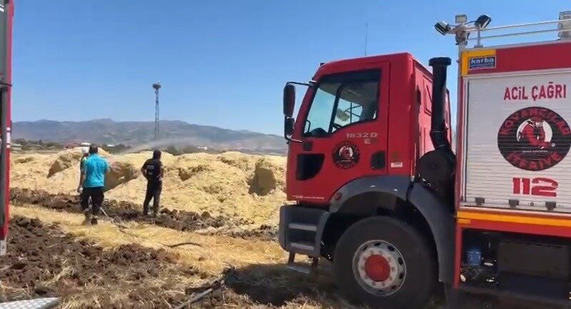 Elazığ, Kovancılar ilçesi Muratbağı köyünde meydana gelen saman yangını, itfaiye