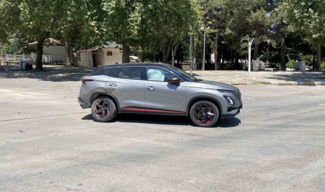 Elazığ’da meydana gelen trafik kazasında, cip ile otomobilin çarpışması sonucunda