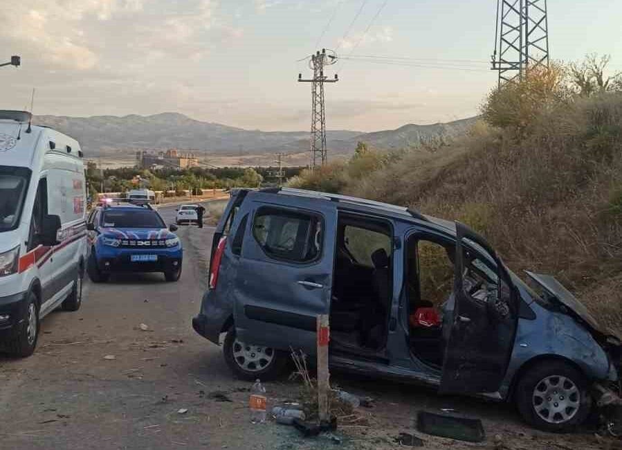 Elazığ’da meydana gelen bir trafik kazasında dört kişi yaralandı. Kaza,