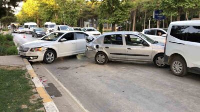 Elazığ’da meydana gelen zincirleme trafik kazasında, 2’si çocuk toplam 4